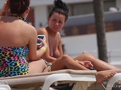 Girls beim Urlaub am Strand heimlich gefilmt