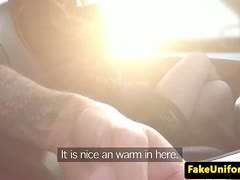 Im Auto fickt er das dunkelhaarige Luder Im Auto fickt er das dunkelhaarige Luder